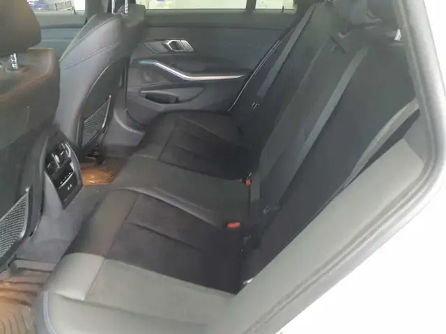BMW 3 Series view 13
