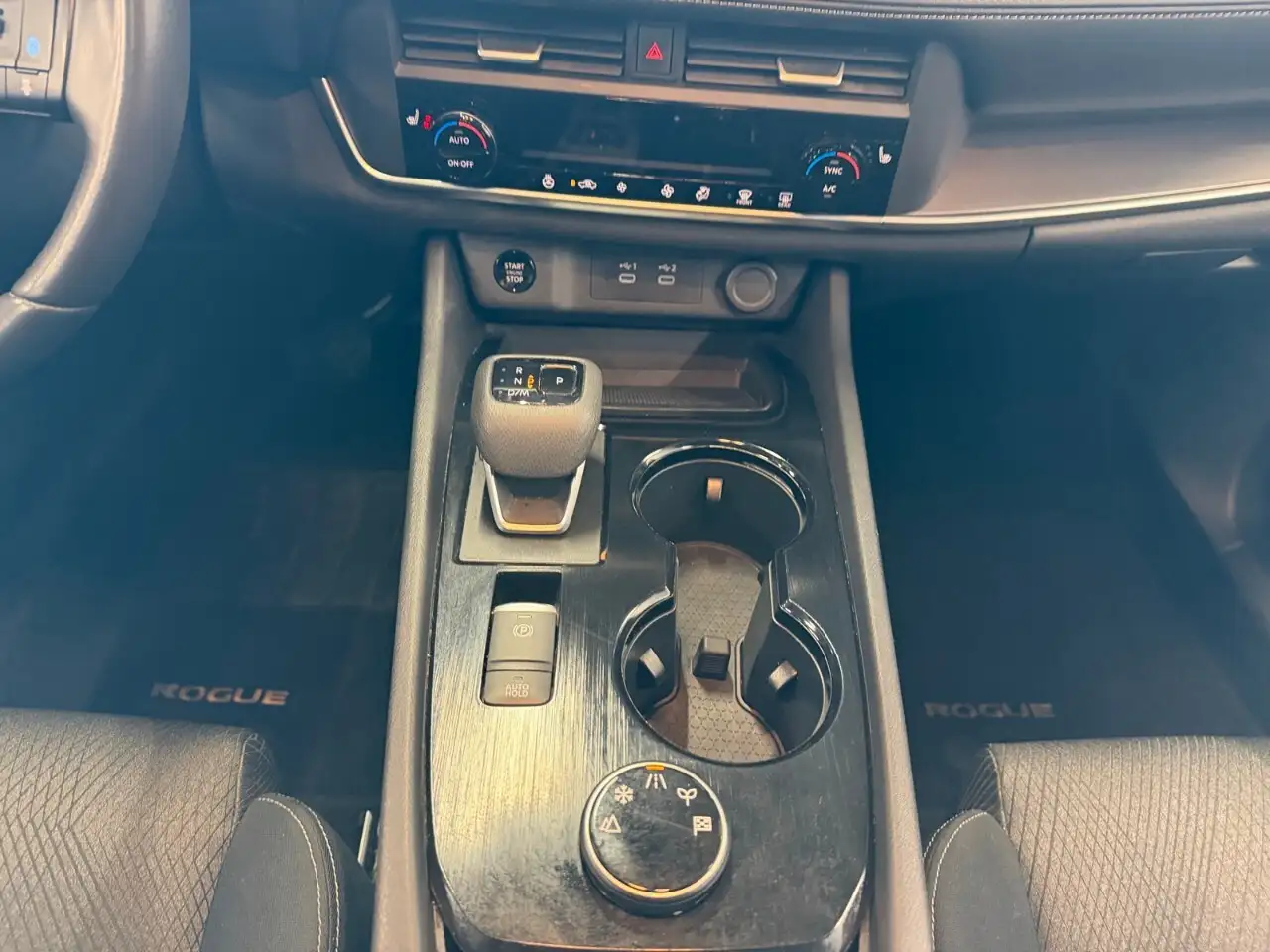 Nissan Rogue снимка Nissan Rogue