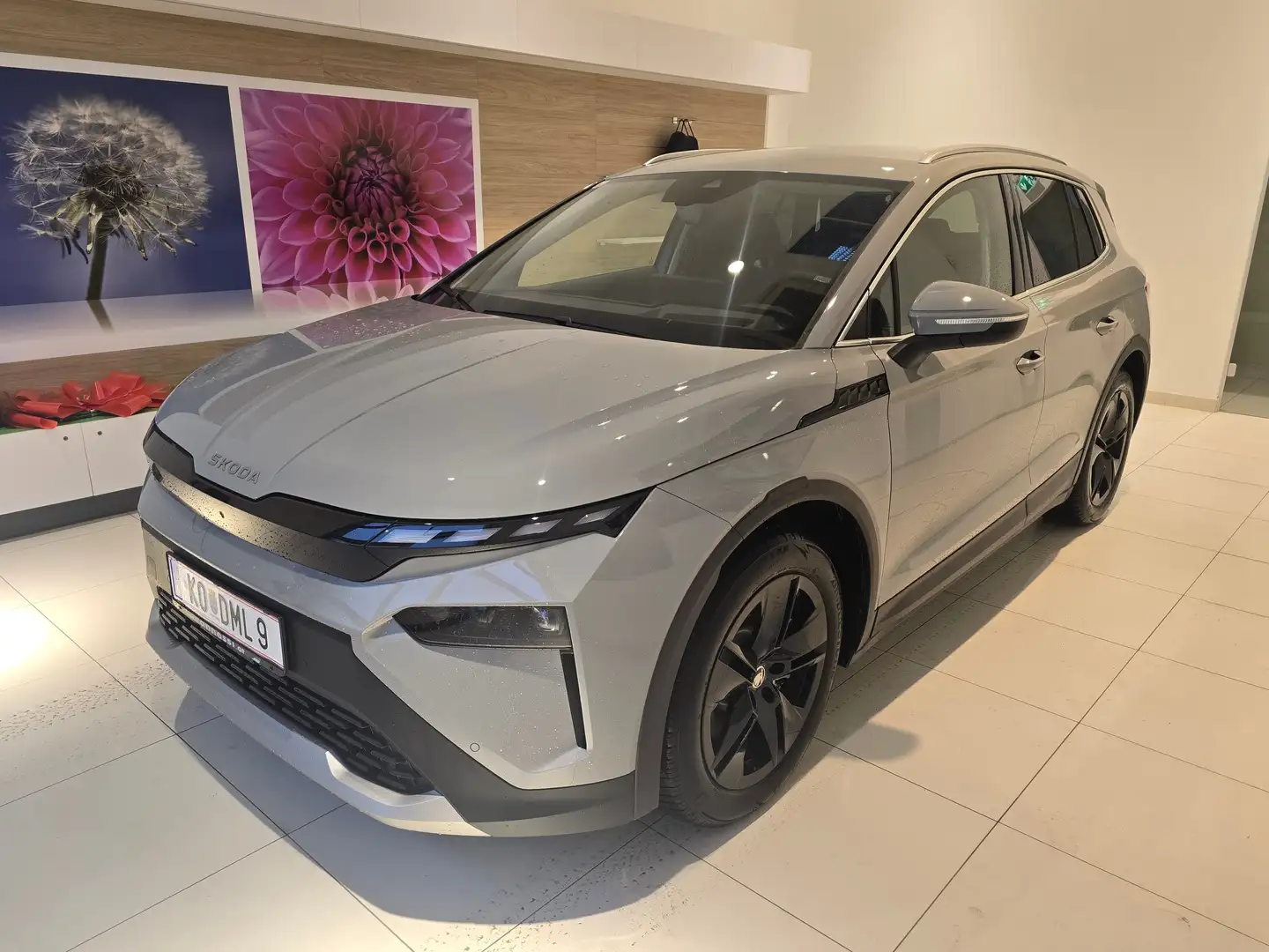 Skoda Elroq 85x Grau - 1