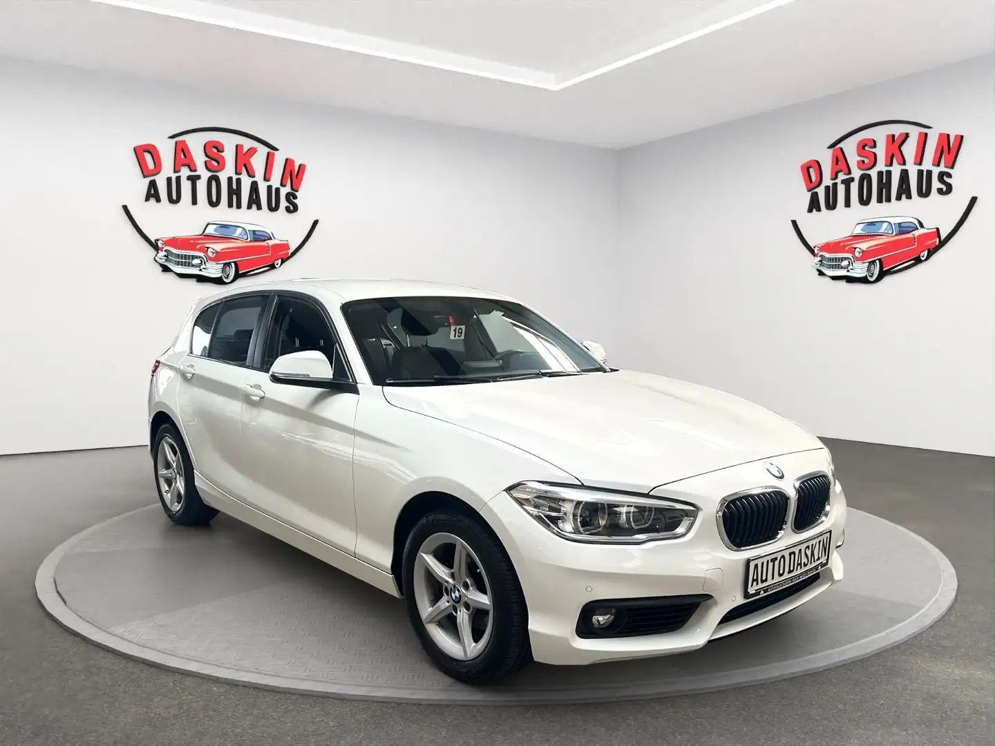 BMW 120 i AUTOMATIK/SCHECKHEFT/TÜV NEU/NAVI Weiß - 1
