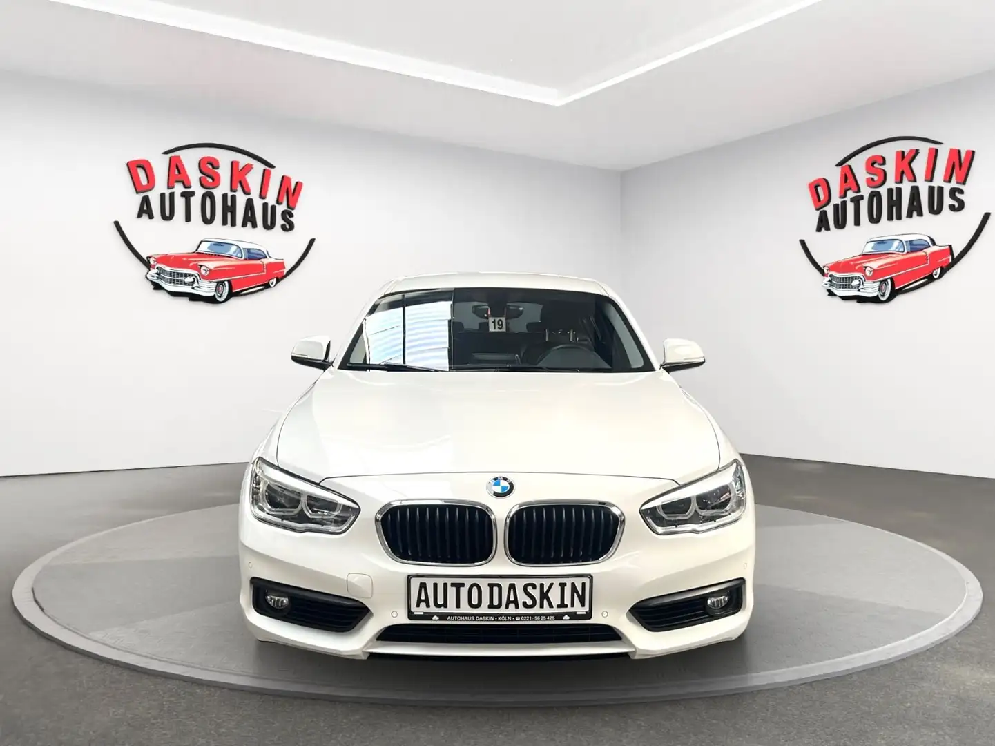 BMW 120 i AUTOMATIK/SCHECKHEFT/TÜV NEU/NAVI Weiß - 2