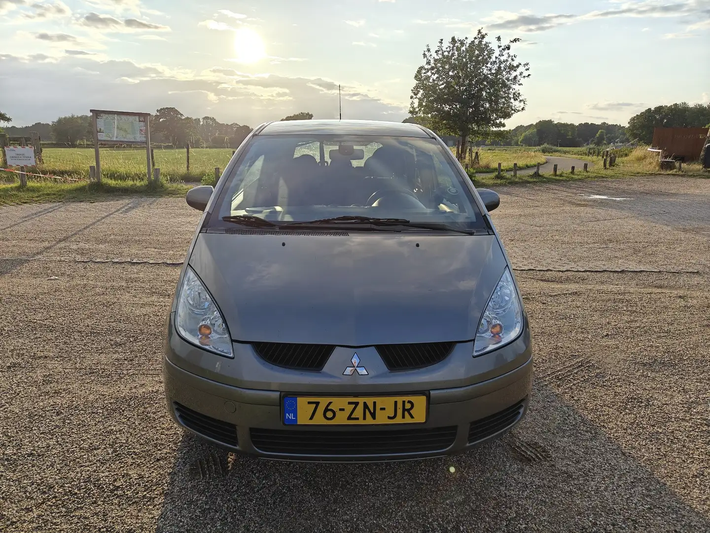 Mitsubishi Colt 1.3 Invite+ Beige - 2