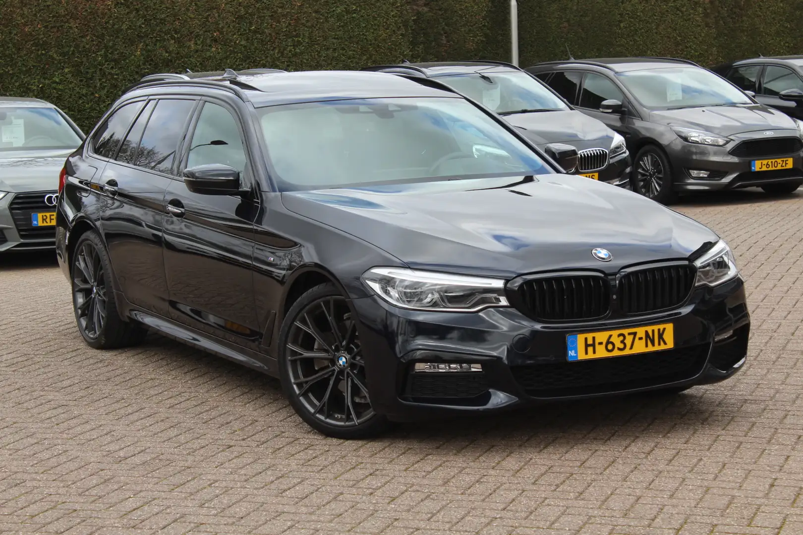 BMW 520 5-serie Touring 520d High Exe. M Sport / Panoramad Zwart - 1