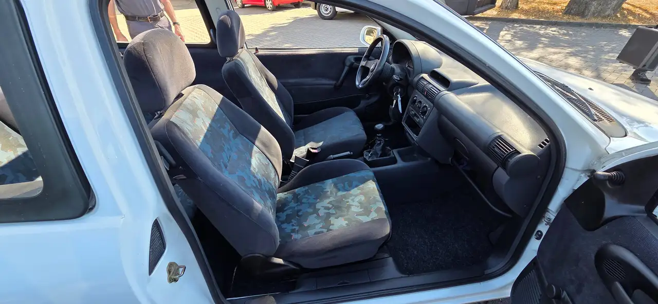 Opel Corsa 1.2i Cabrioumbau, foto 9