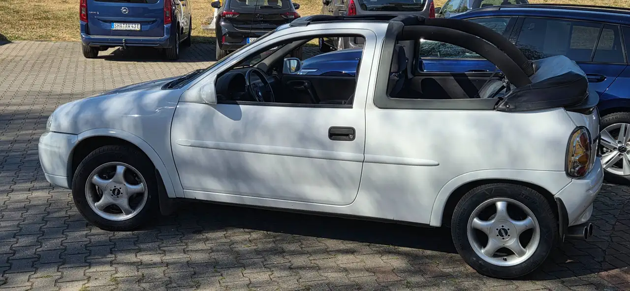 Opel Corsa 1.2i Cabrioumbau, foto 2