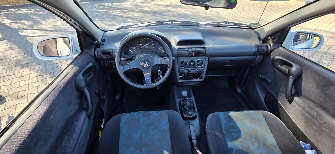 Opel Corsa 1.2i Cabrioumbau, foto 7