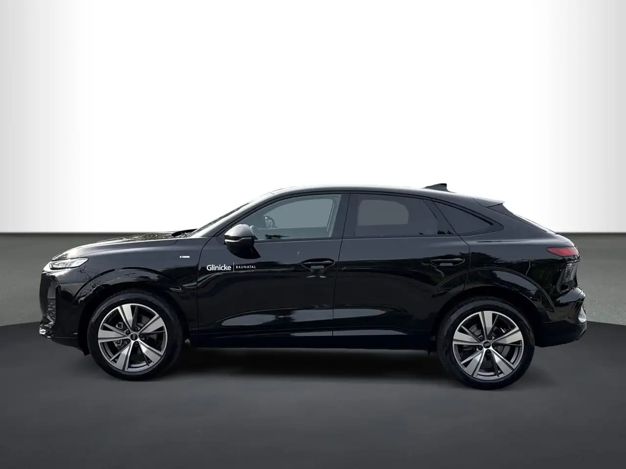 Audi Q3 S-LINE 1.5 TFSI DSG, RFK, NAVI, AHK 5