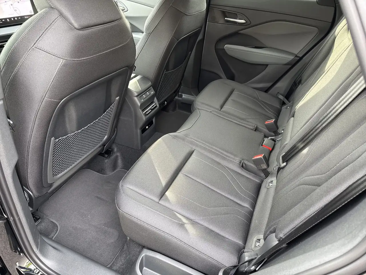 Audi Q3 S-LINE 1.5 TFSI DSG, RFK, NAVI, AHK 12
