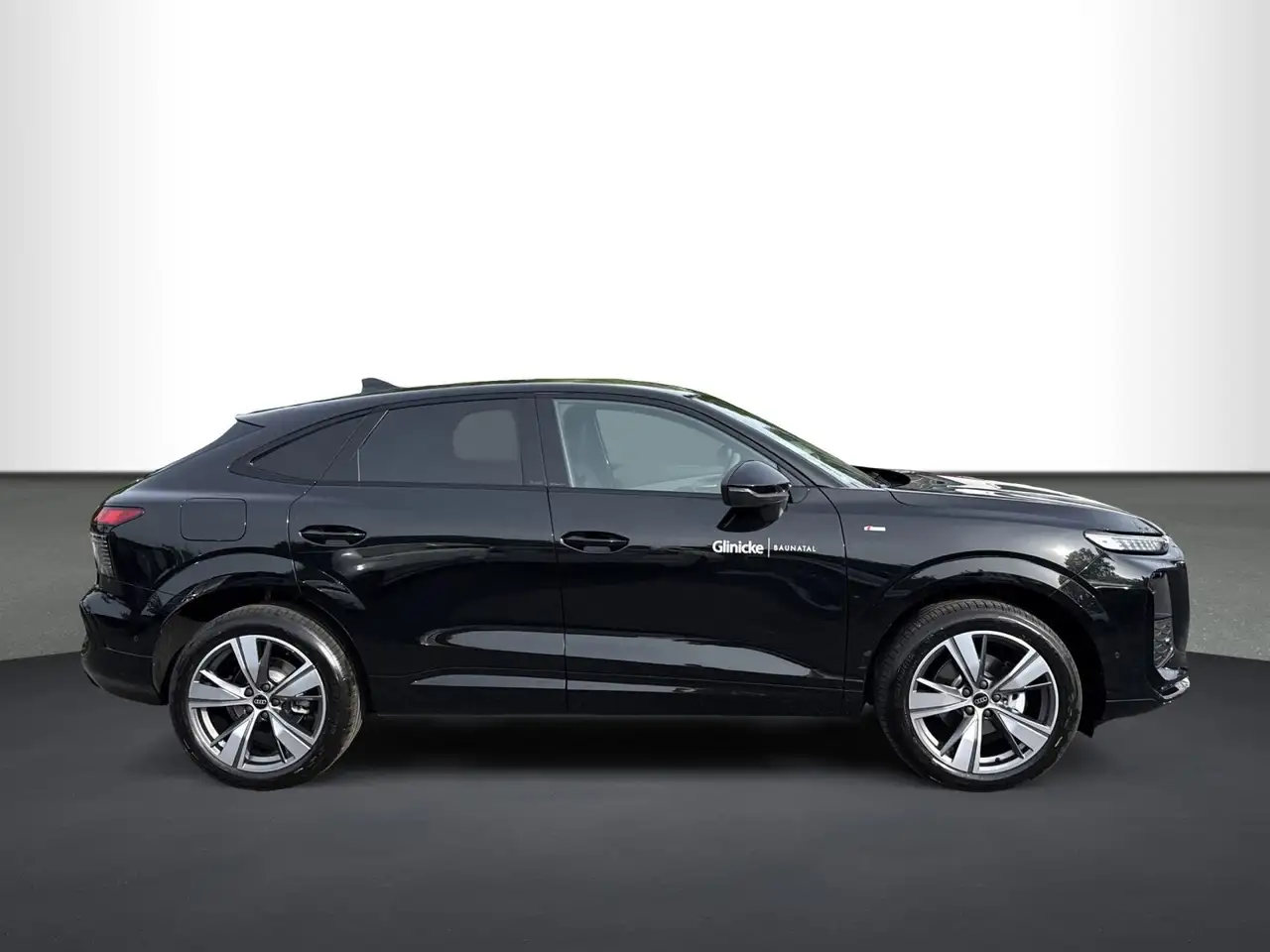 Audi Q3 S-LINE 1.5 TFSI DSG, RFK, NAVI, AHK 6