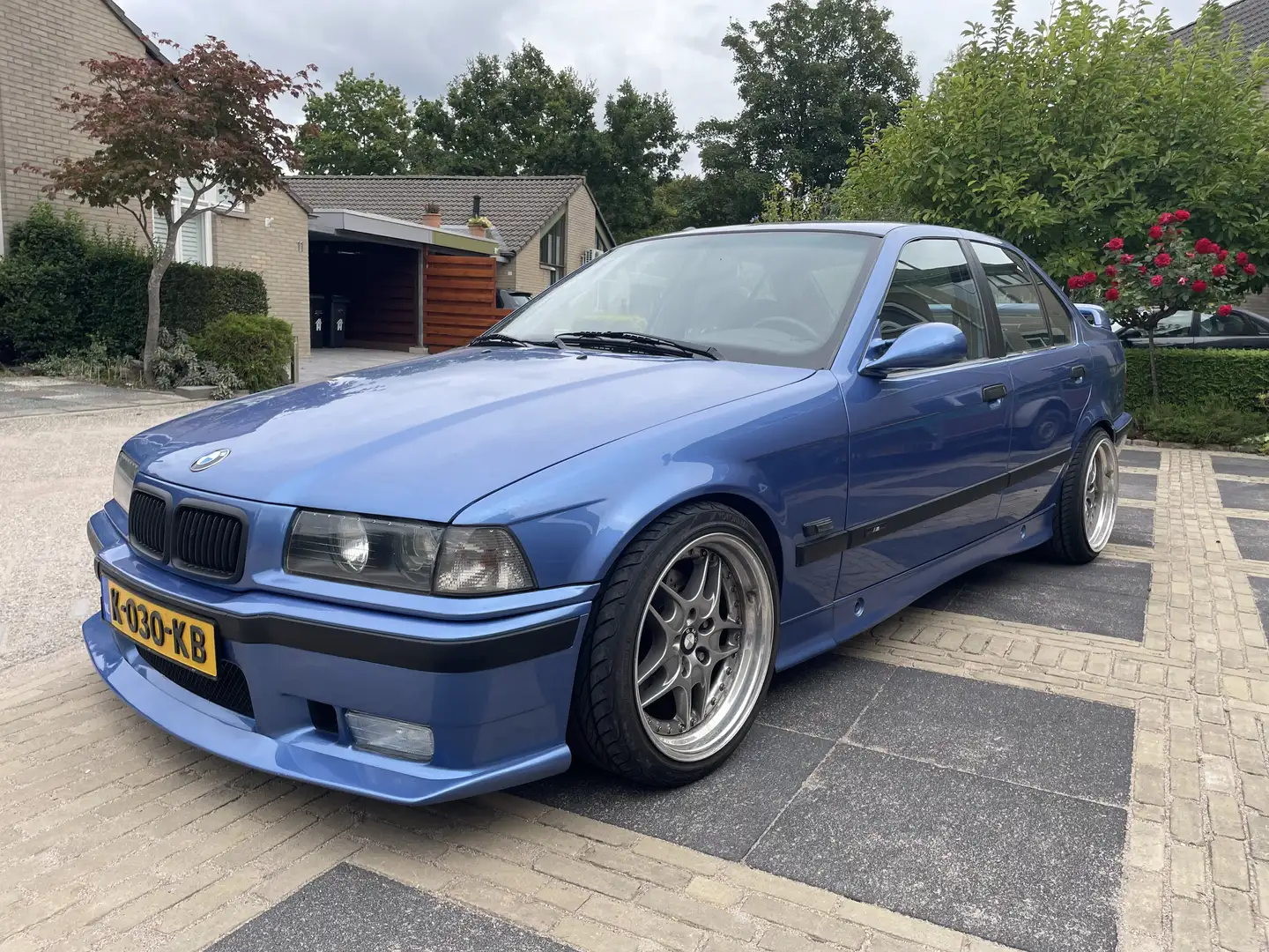 BMW 325 325i LEES BESCHRIJVING Blauw - 2