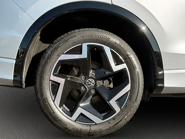 Volkswagen Tiguan view 6