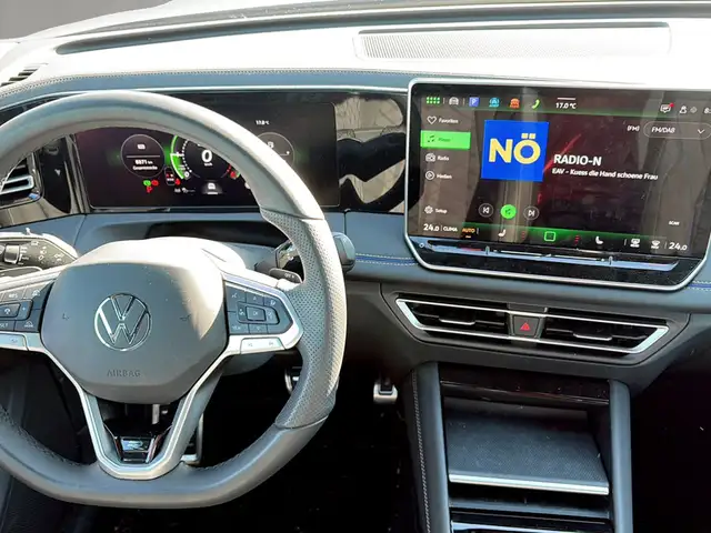 Volkswagen Tiguan view 12