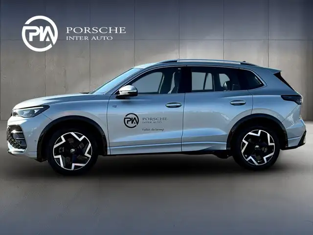 Volkswagen Tiguan view 3