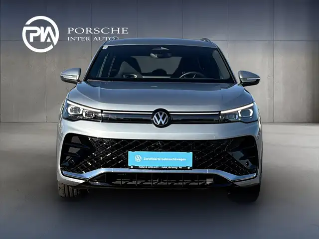 Volkswagen Tiguan view 2