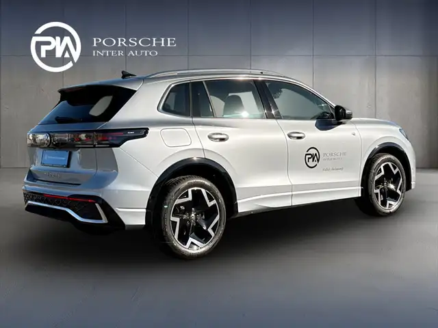 Volkswagen Tiguan view 4