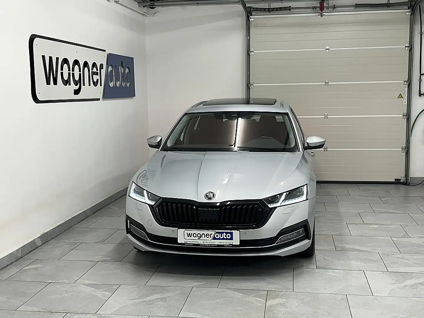 Skoda Octavia Combi 2,0 TDI Style DSG Matrix LED/ACC/Navi/Pan... Plateado - 1