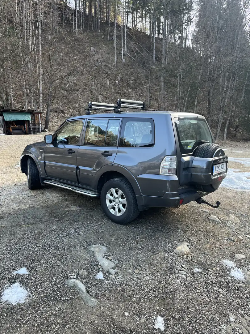 Mitsubishi Pajero 3.2 DI-D Inform (5-trg.) Grau - 2