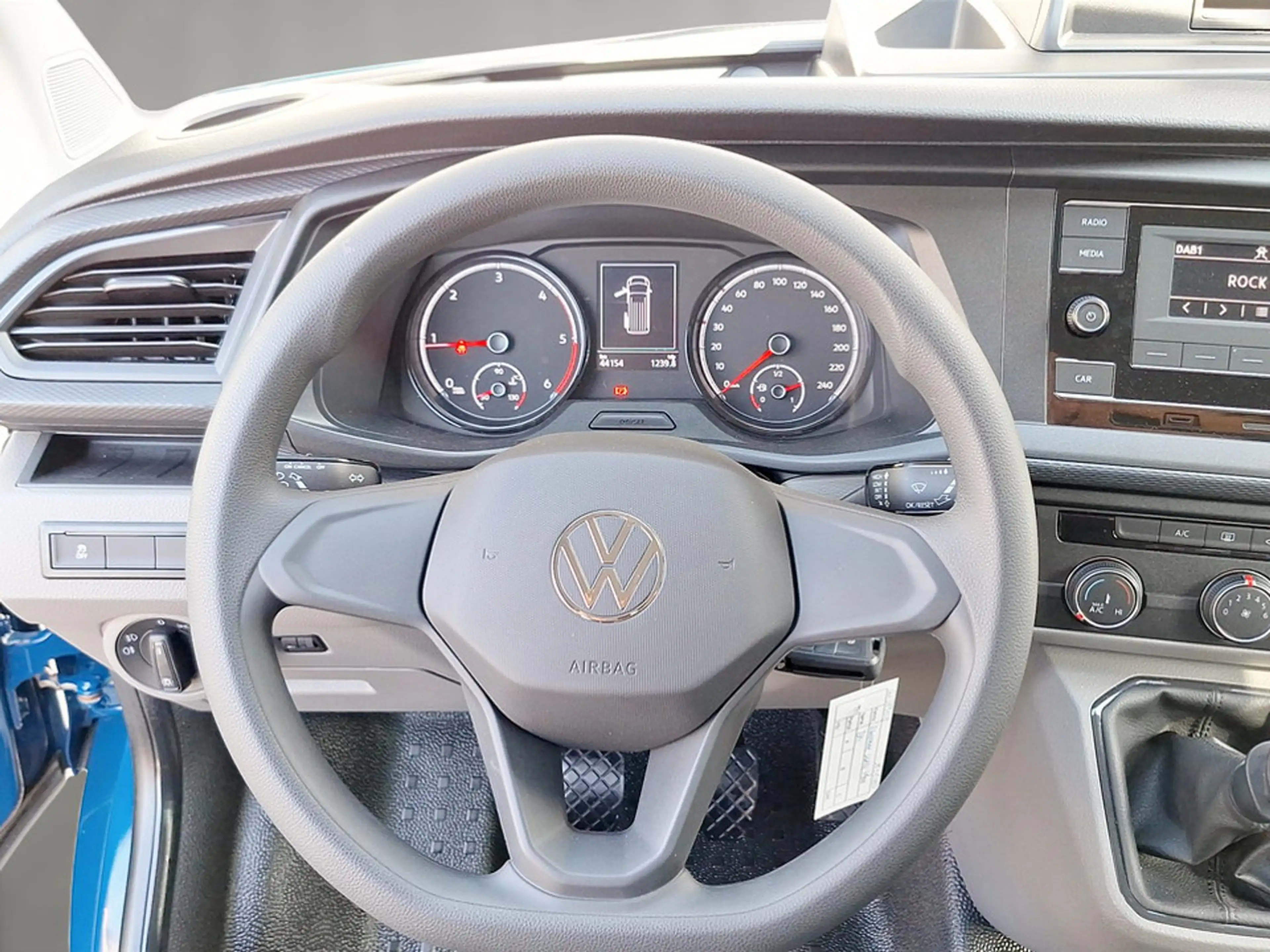Volkswagen T6.1 Transporter Kombi LR TDI 4MOTION — photo 9