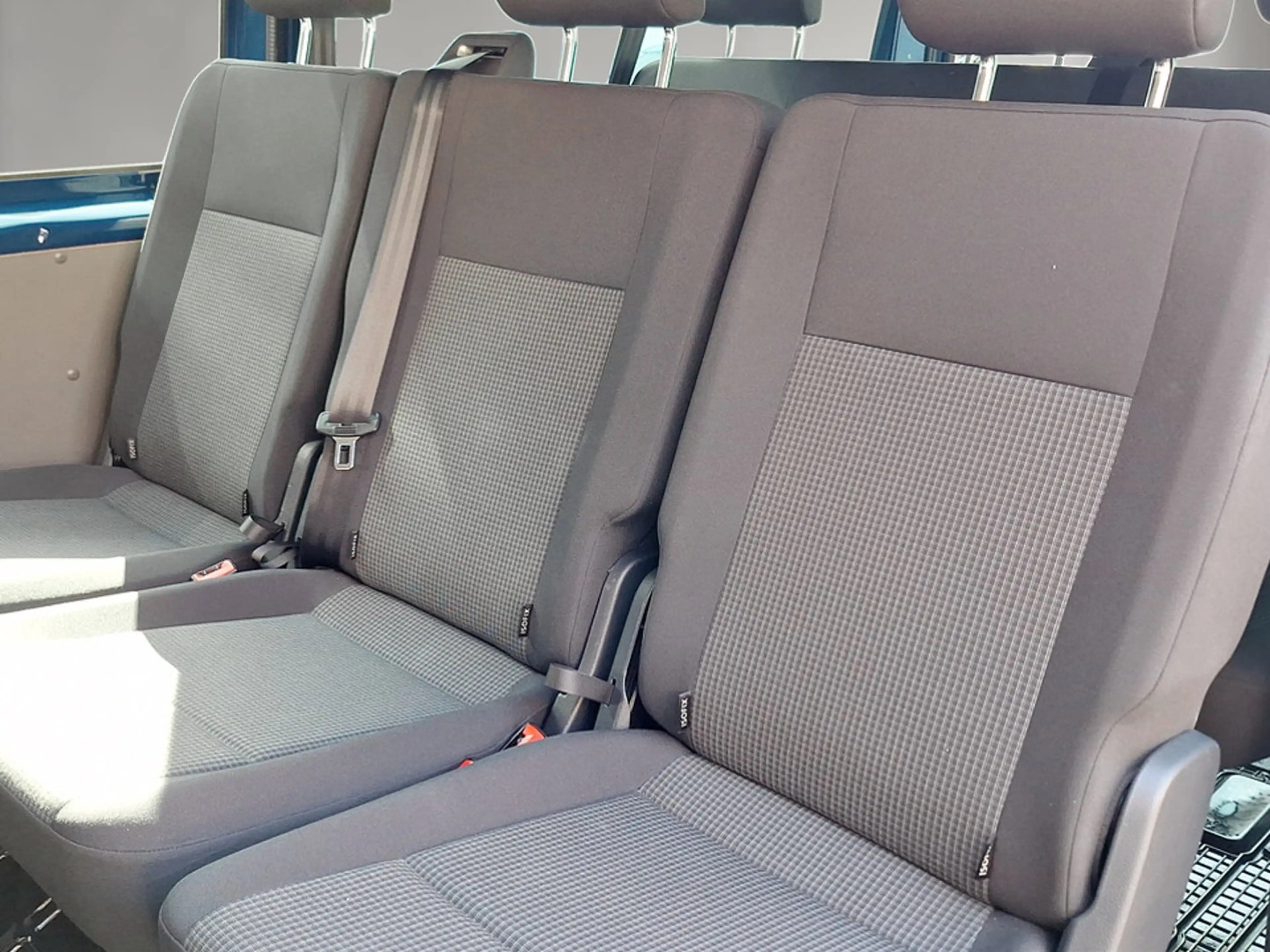 Volkswagen T6.1 Transporter Kombi LR TDI 4MOTION — photo 11