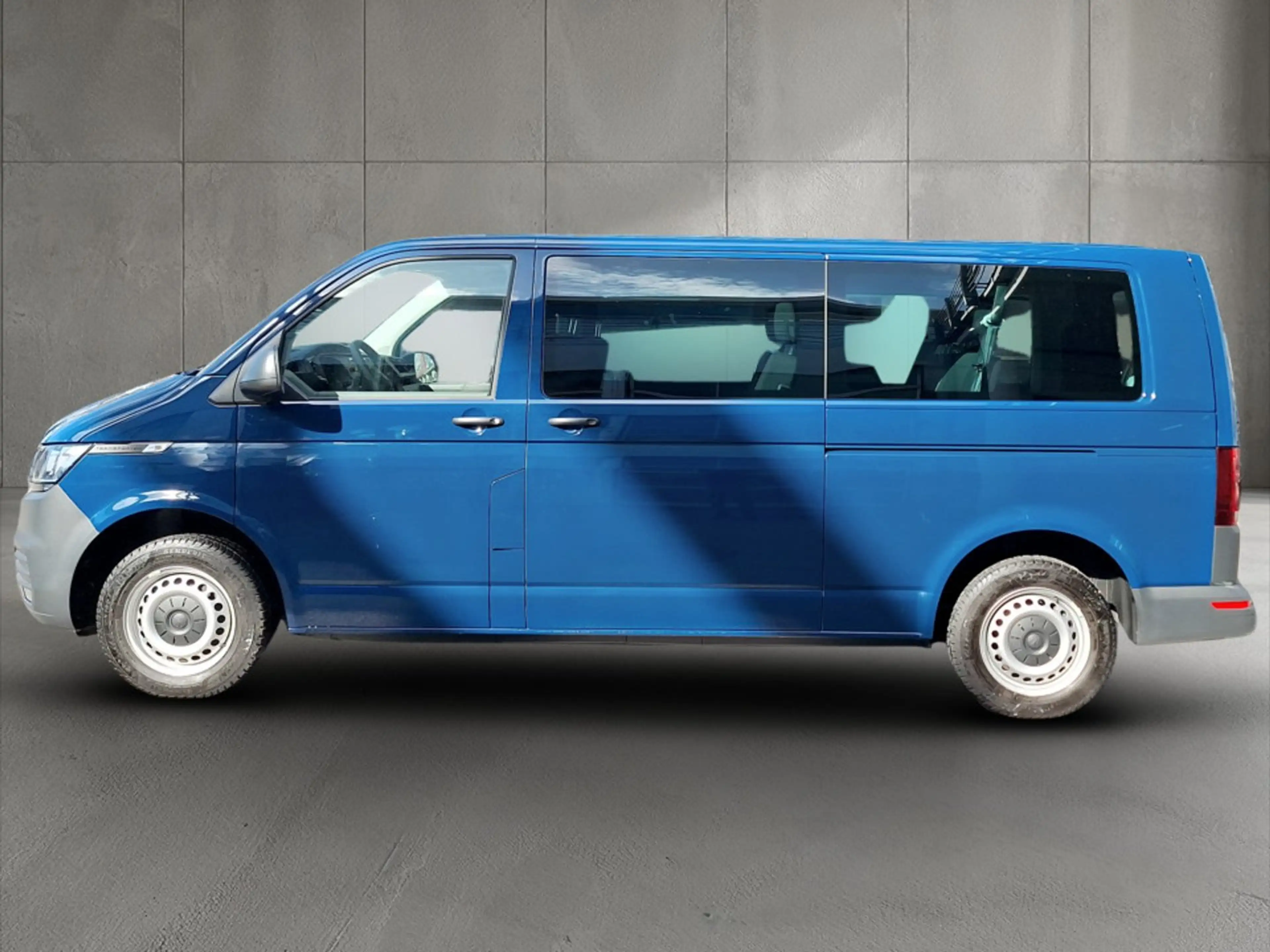 Volkswagen T6.1 Transporter Kombi LR TDI 4MOTION — photo 3