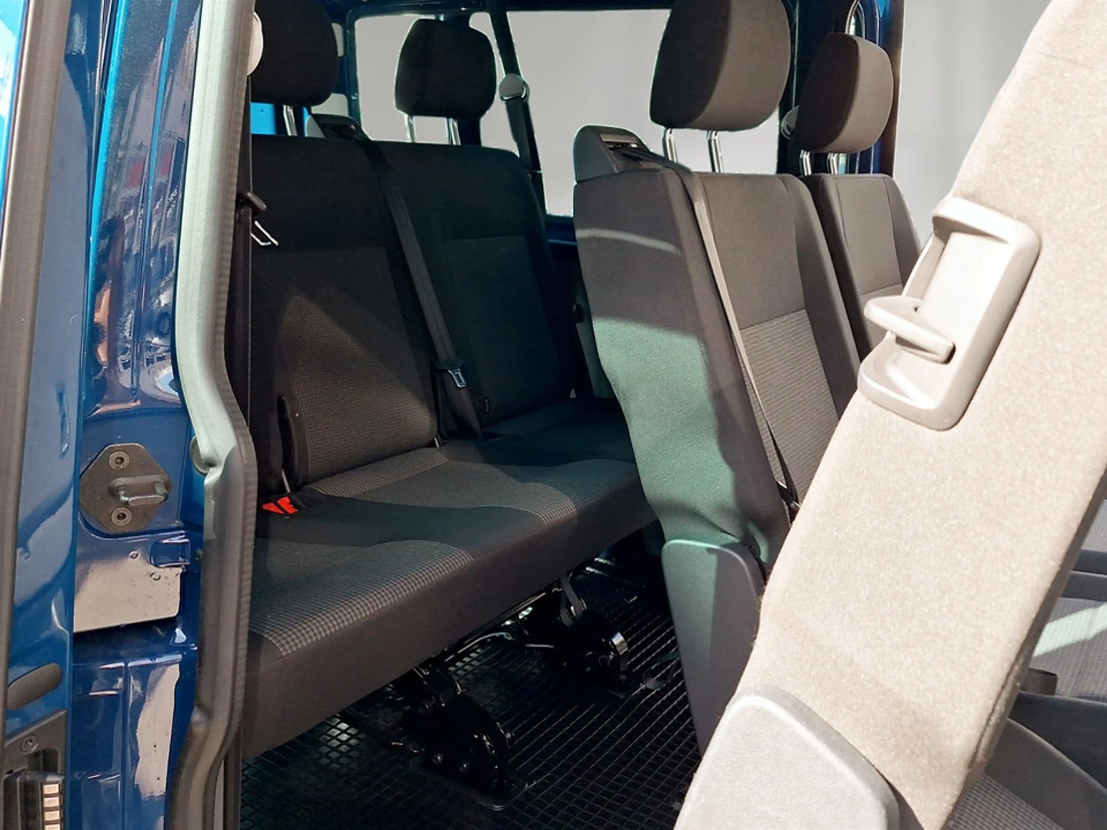 Volkswagen T6.1 Transporter Kombi LR TDI 4MOTION — photo 15
