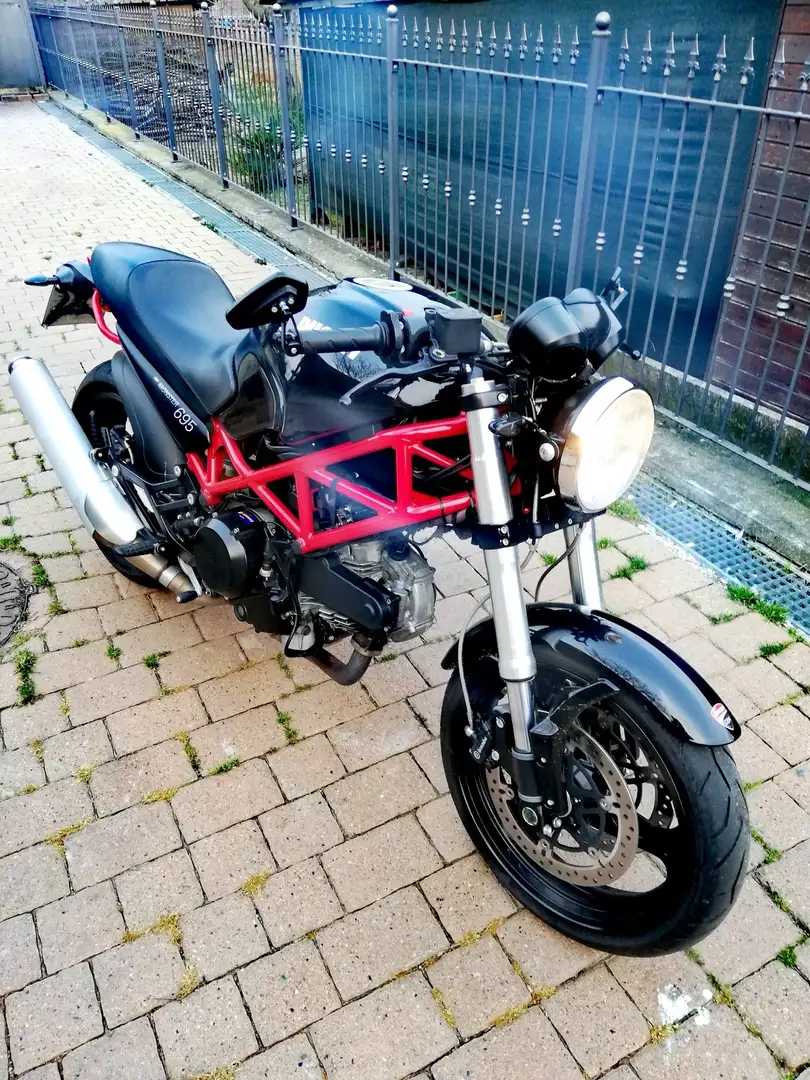 Ducati Monster 695 - 1