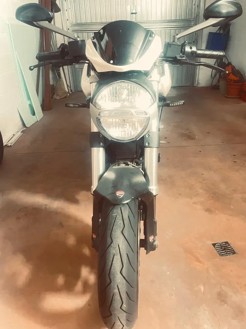 Ducati Monster 696 - 1
