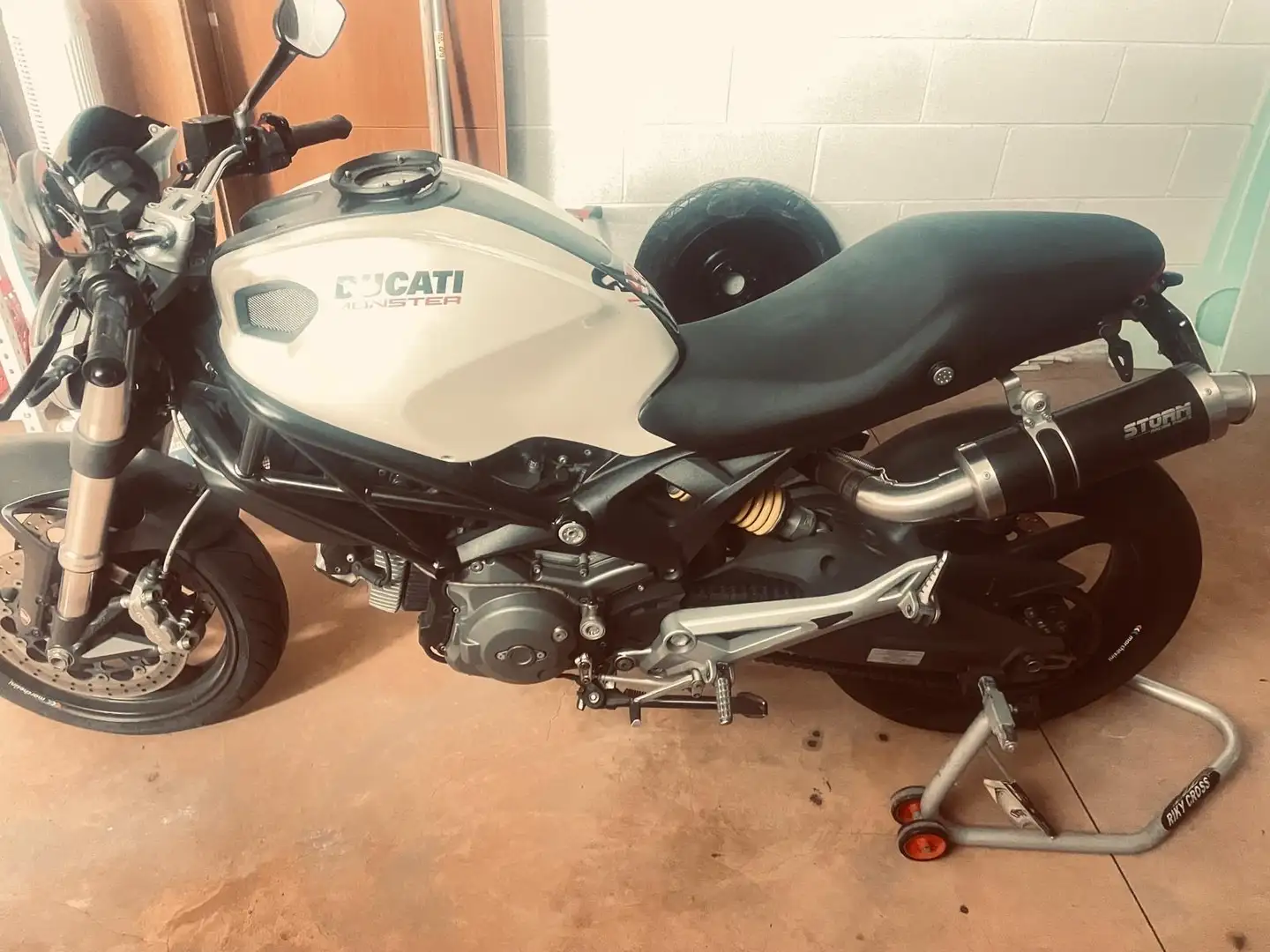 Ducati Monster 696 - 2