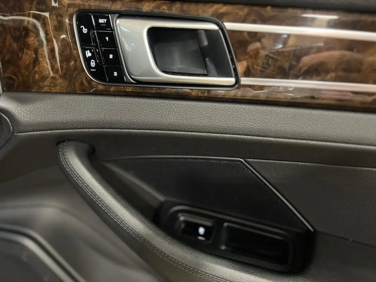 Porsche Panamera снимка Porsche Panamera