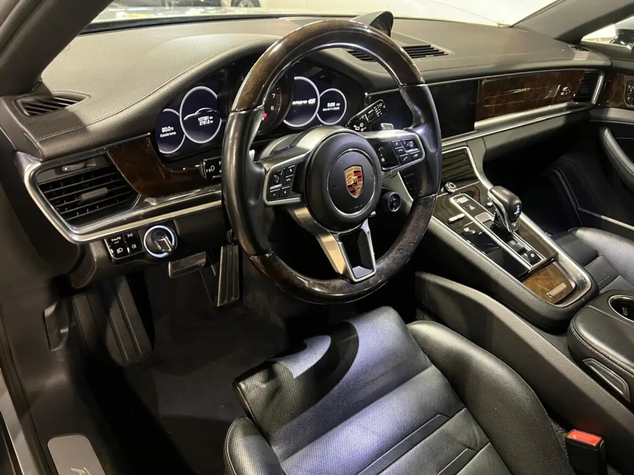 Porsche Panamera снимка Porsche Panamera