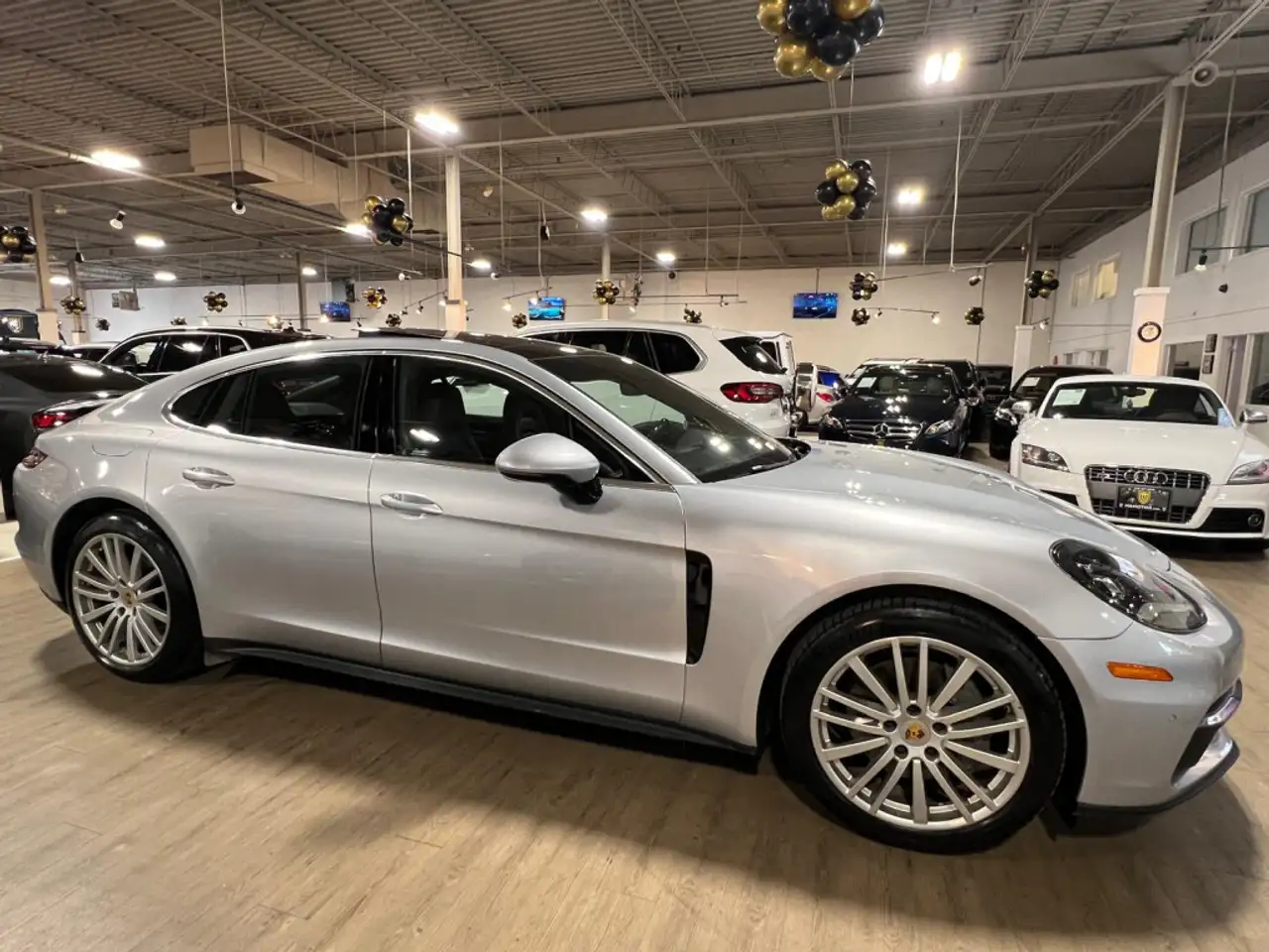 Porsche Panamera снимка Porsche Panamera