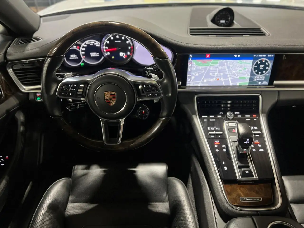 Porsche Panamera снимка Porsche Panamera