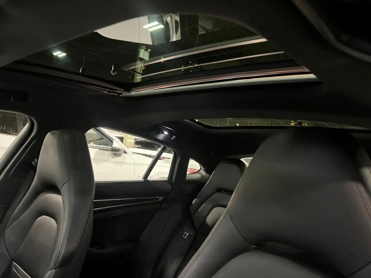 Porsche Panamera снимка Porsche Panamera