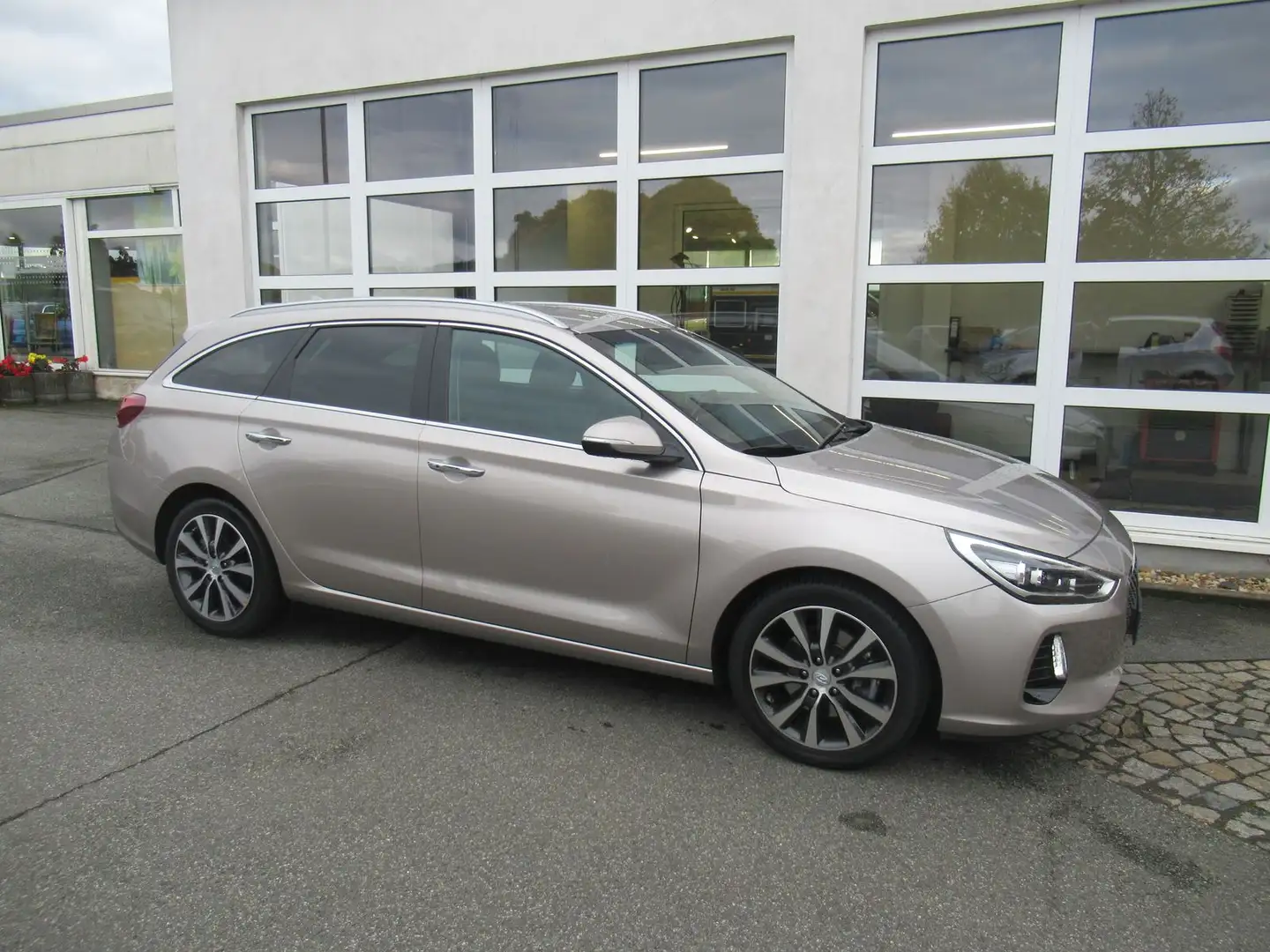 Hyundai i30 i30 1.4 T-GDI Premium Gelb - 2