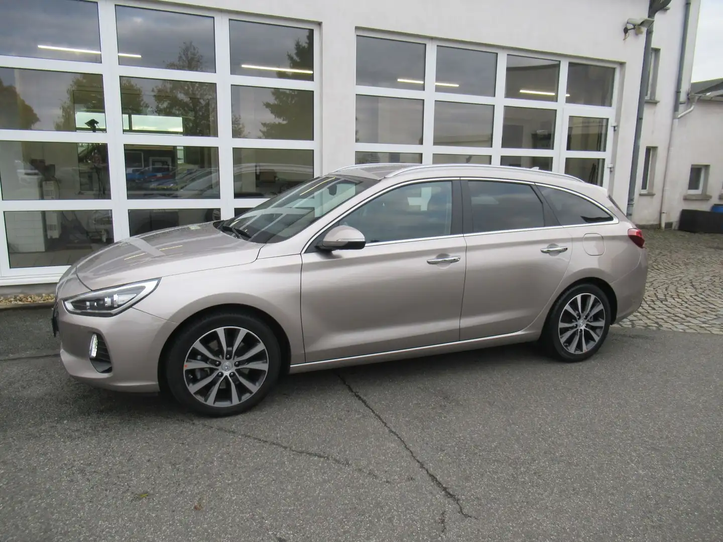 Hyundai i30 i30 1.4 T-GDI Premium Gelb - 1