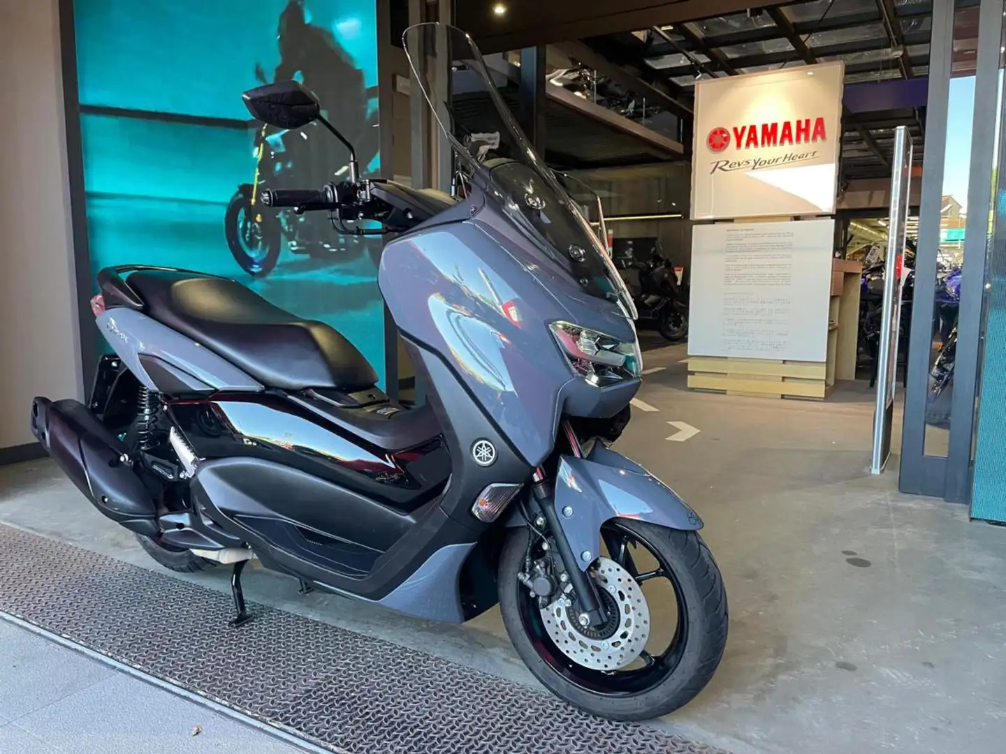 Yamaha NMAX 125 Grigio - 2