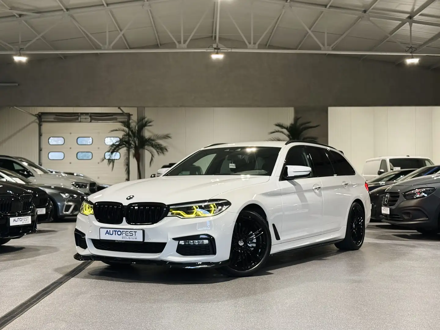 BMW 520 i Touring M-Sport - 12 Mnd Garantie Blanc - 1