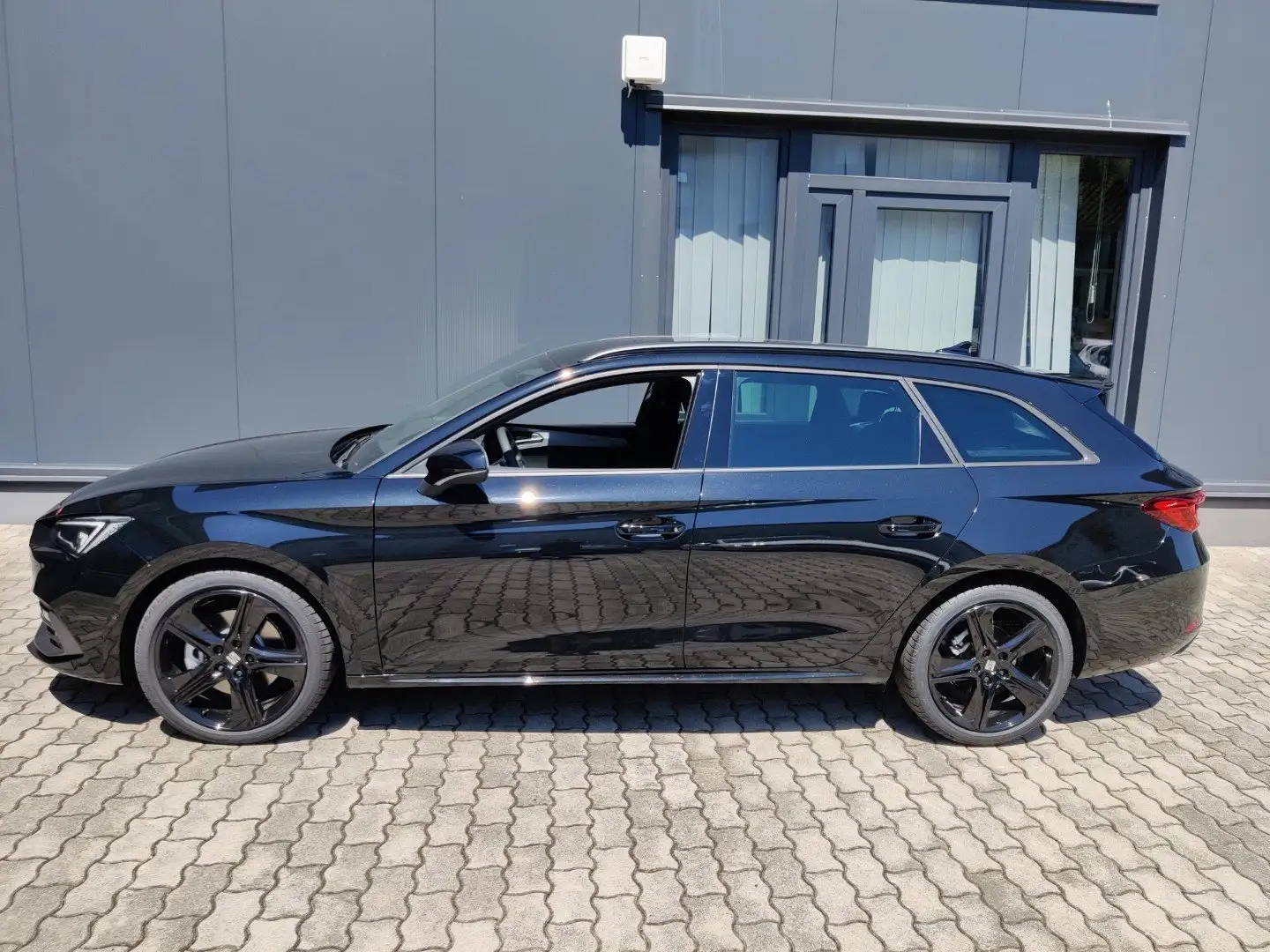 SEAT Leon 2.0 TDI 110 kW FR Zwart - 2