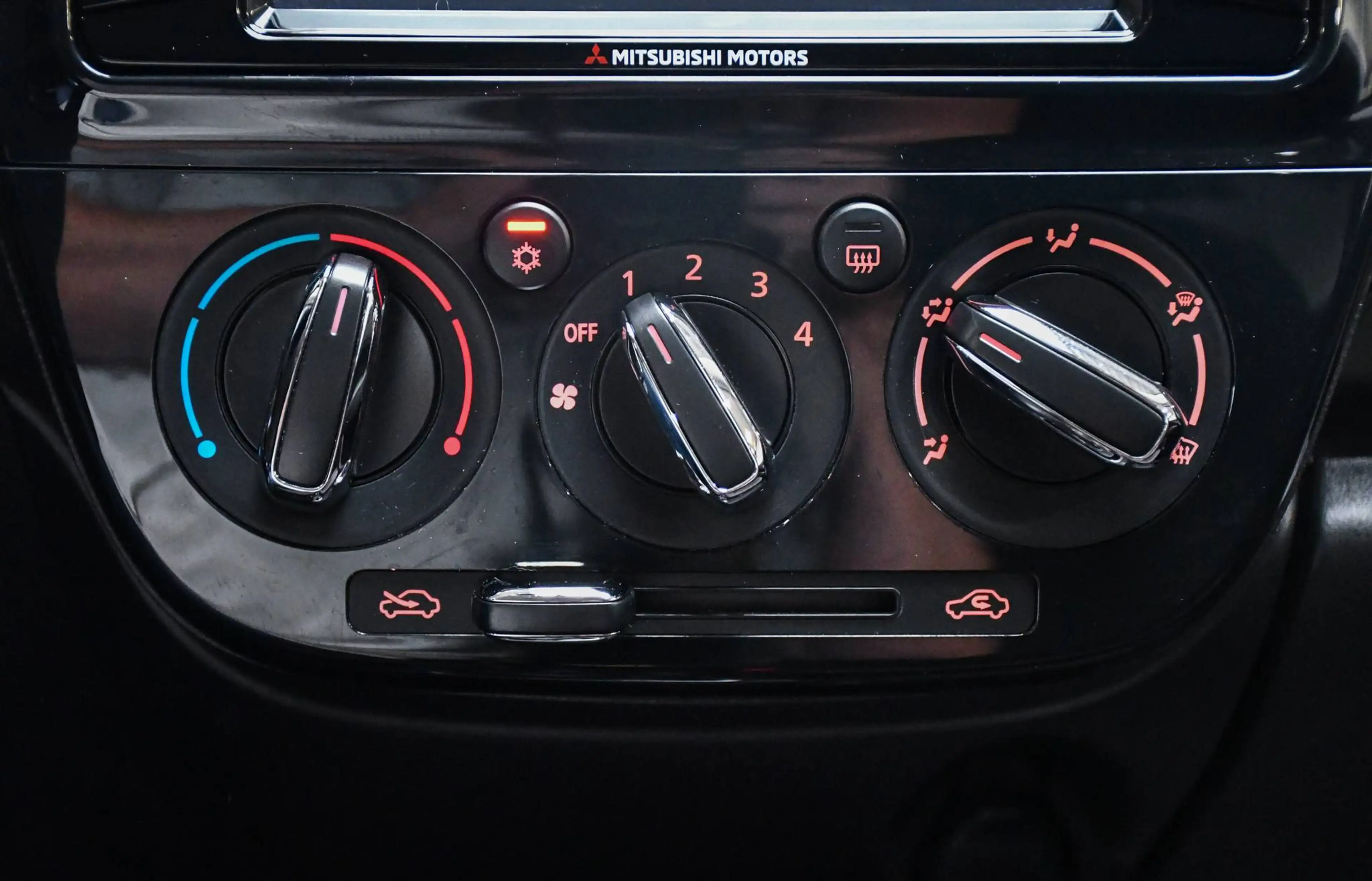 Mitsubishi Space Star Space Star 1.2i Instyle CVT Automaat - NAVIGATIE / SMARTLINK / AIRCO / CC — photo 11