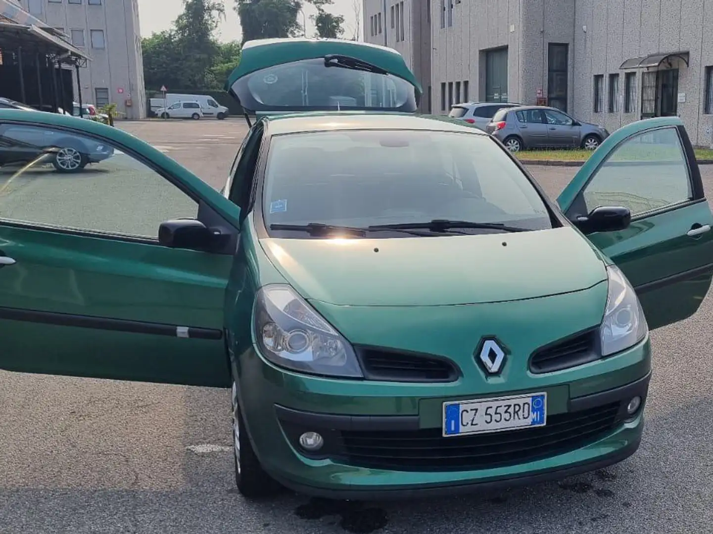 Renault Clio Clio 3p 1.6 16v Initiale Verde - 1
