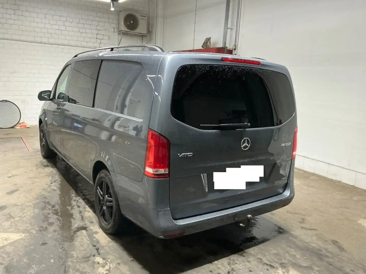 Mercedes-Benz V 220 220CDI Largo 7G Tronic Gris - 2