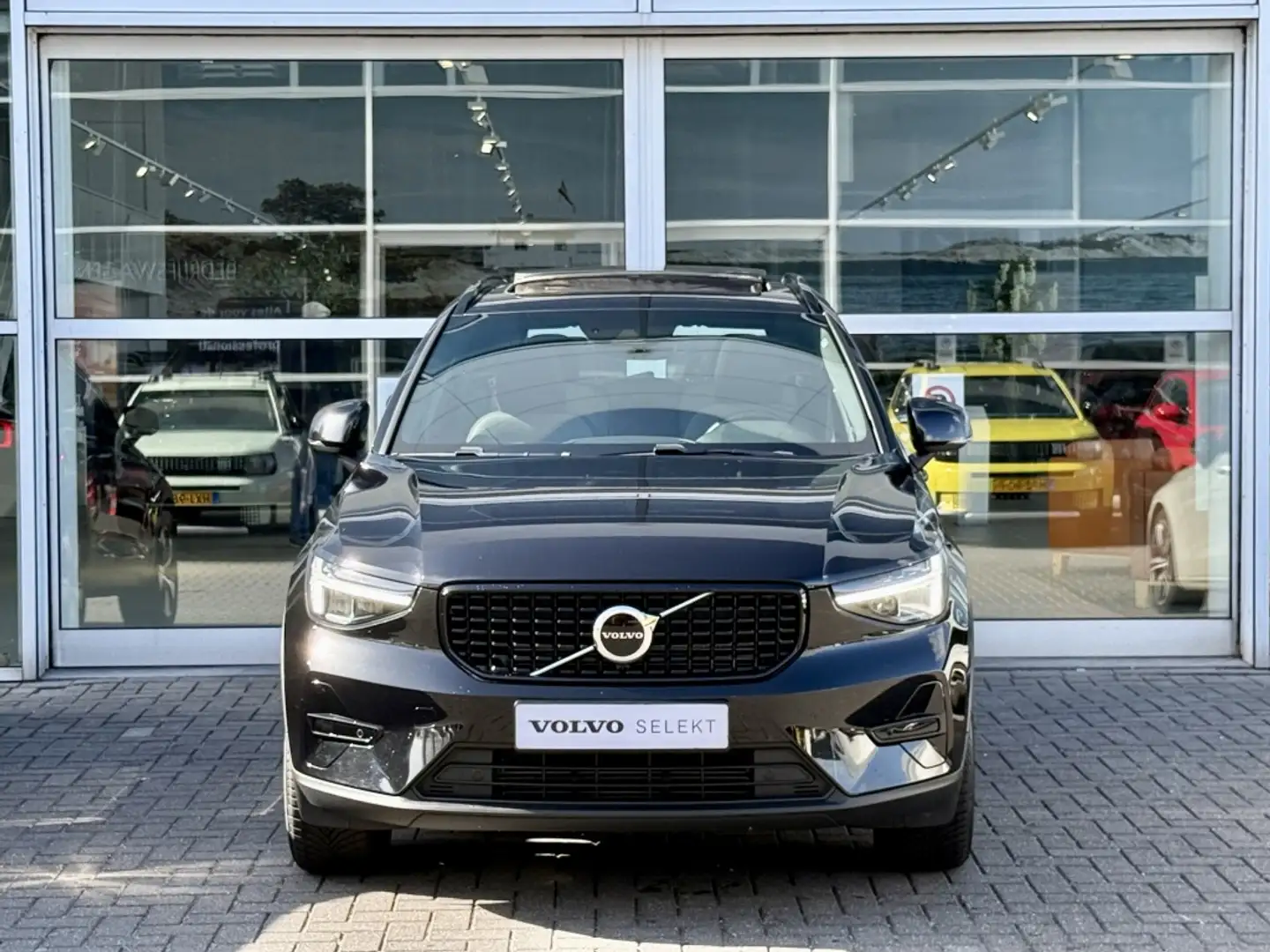 Volvo XC40 T4 211PK Recharge Plus Dark| Panodak| Camera| H&K Schwarz - 2