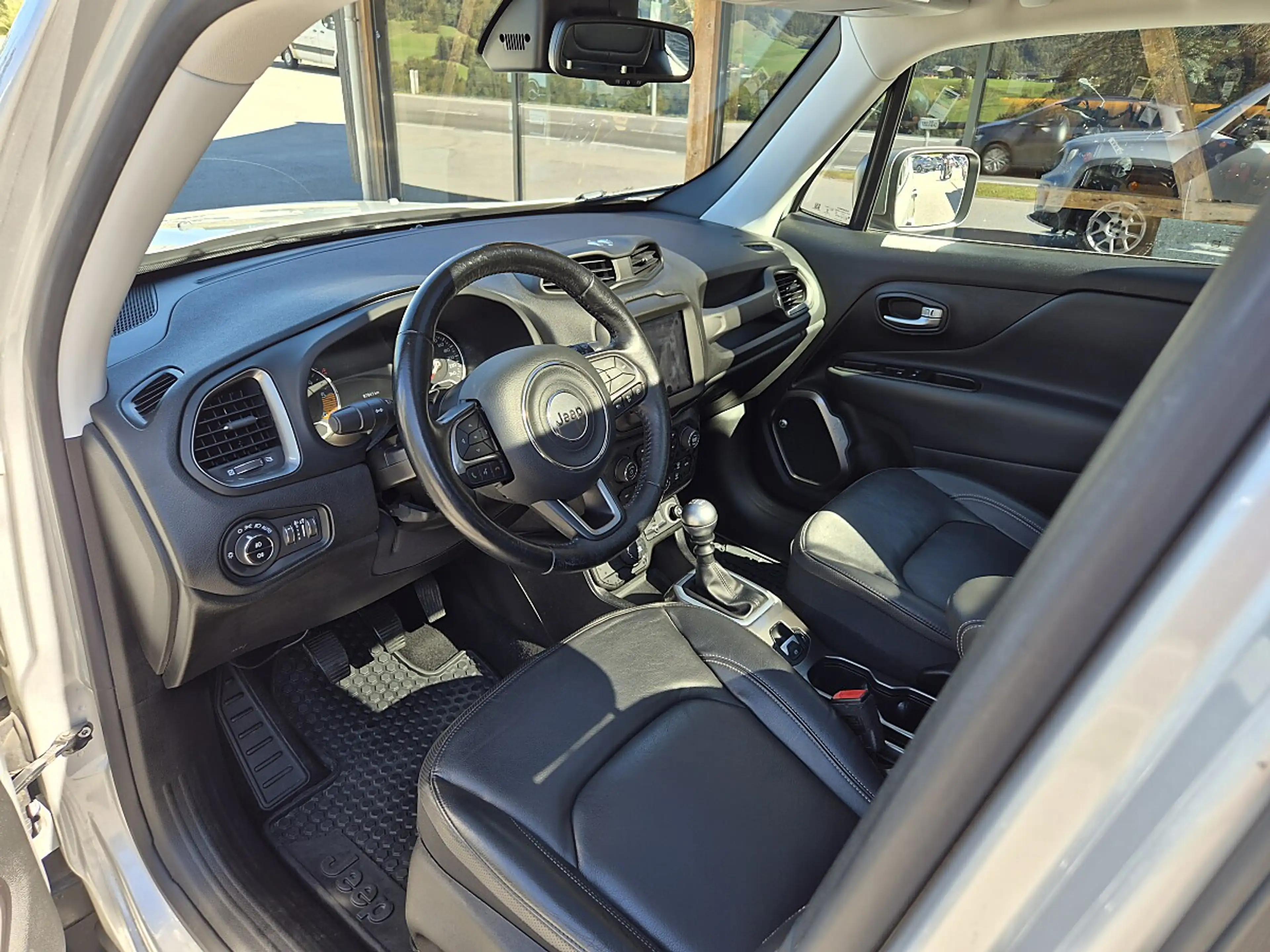 Jeep Renegade 2,0 MultiJet II AWD 6MT 140 Limited — photo 9