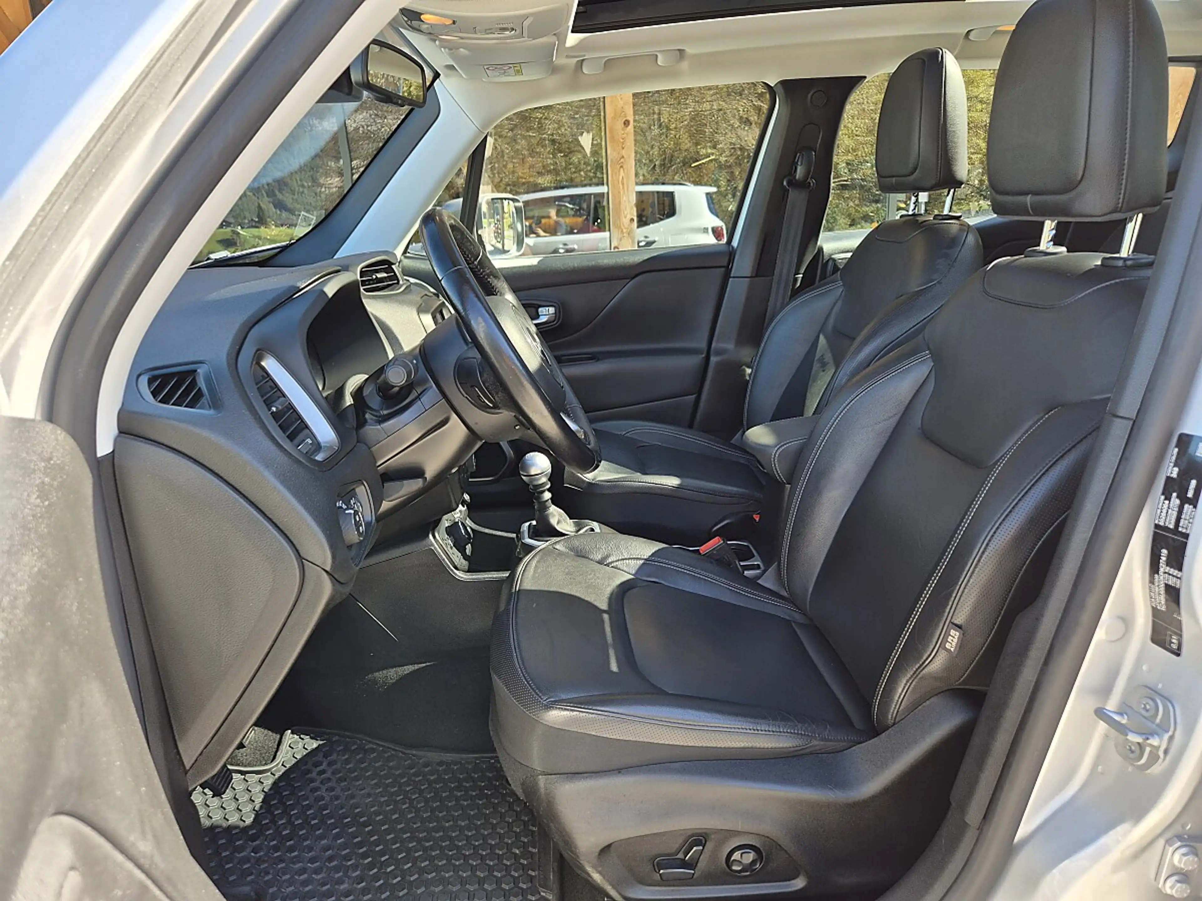 Jeep Renegade 2,0 MultiJet II AWD 6MT 140 Limited — photo 10