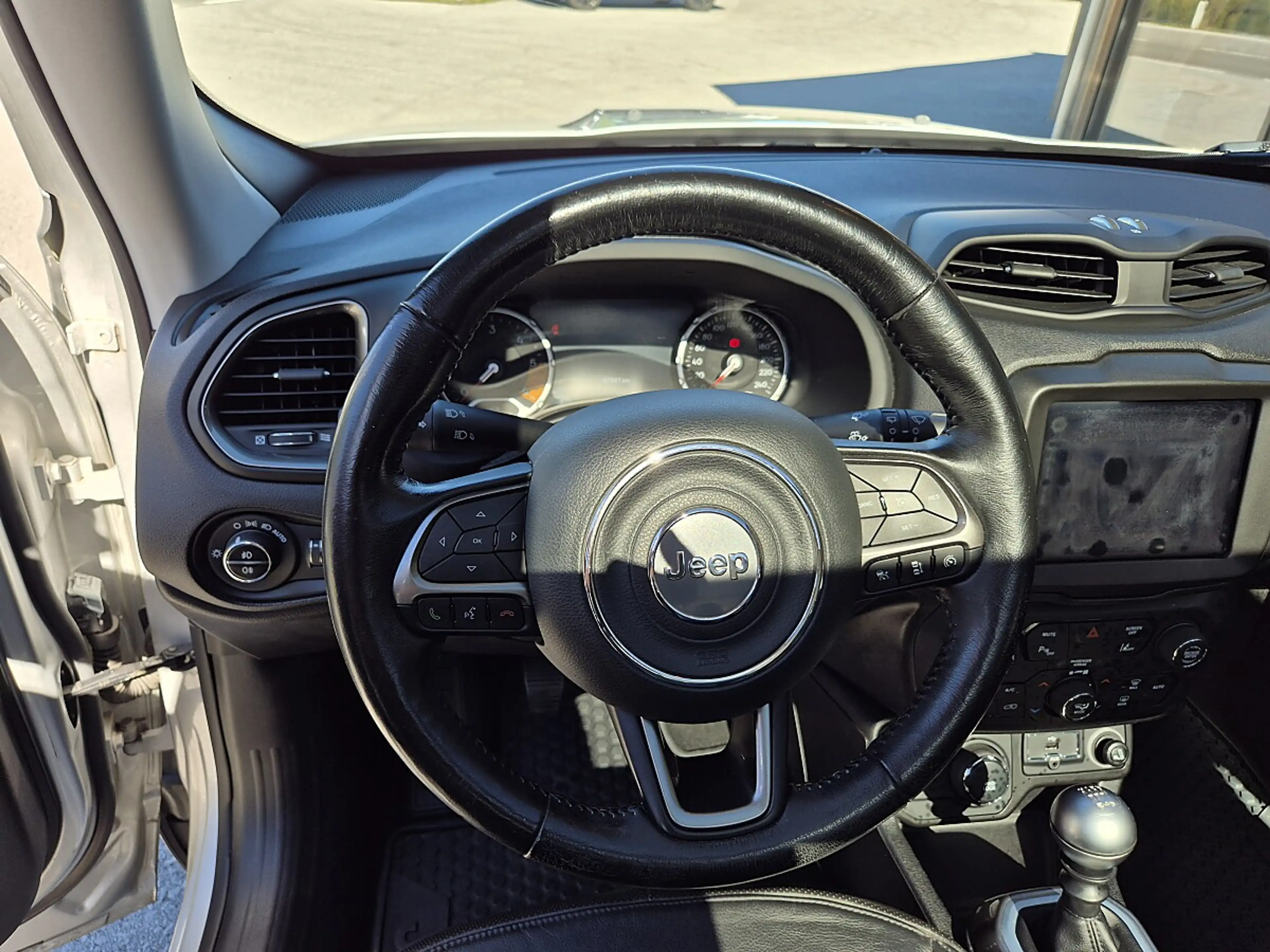 Jeep Renegade 2,0 MultiJet II AWD 6MT 140 Limited — photo 14