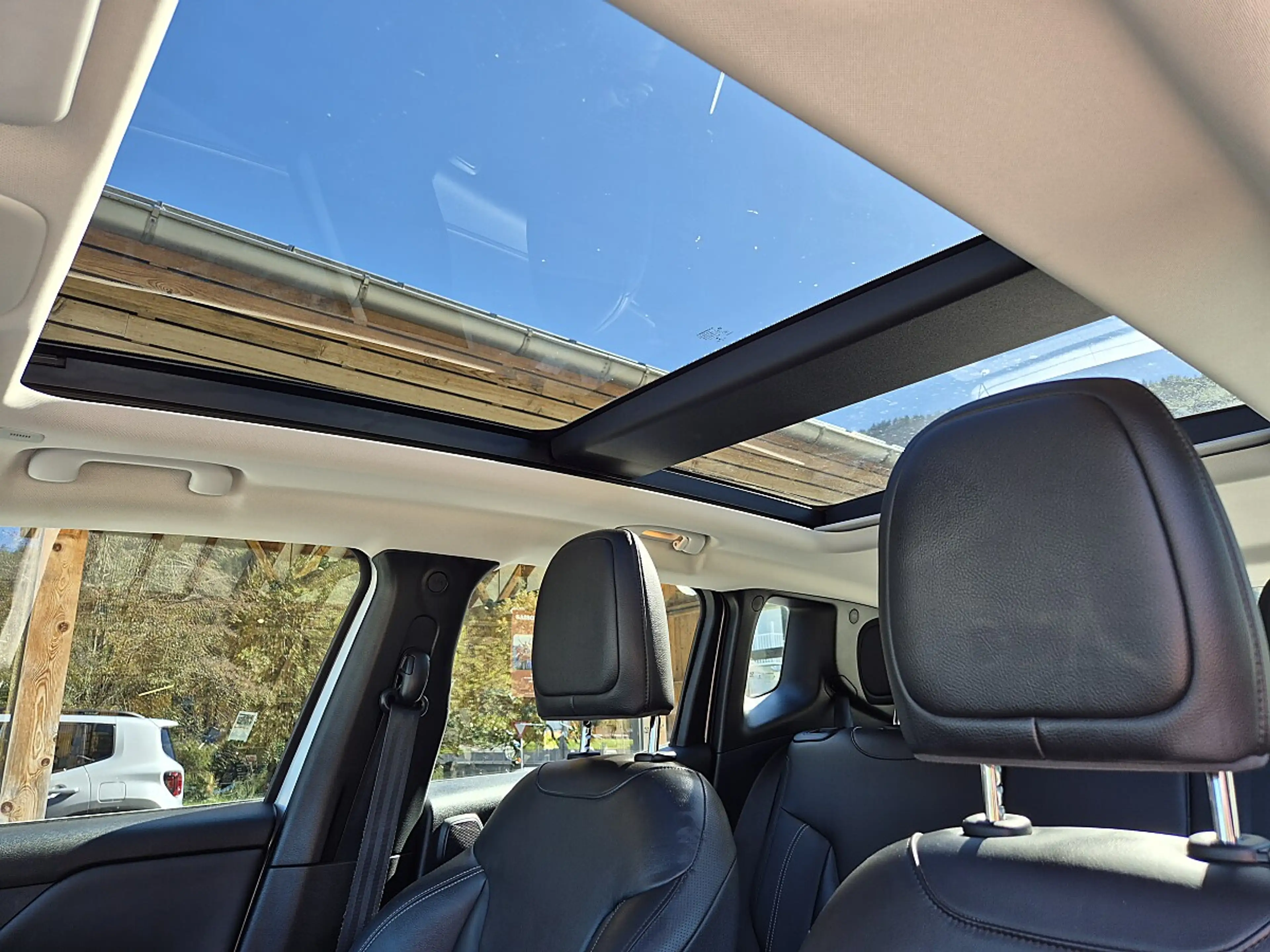 Jeep Renegade 2,0 MultiJet II AWD 6MT 140 Limited — photo 15