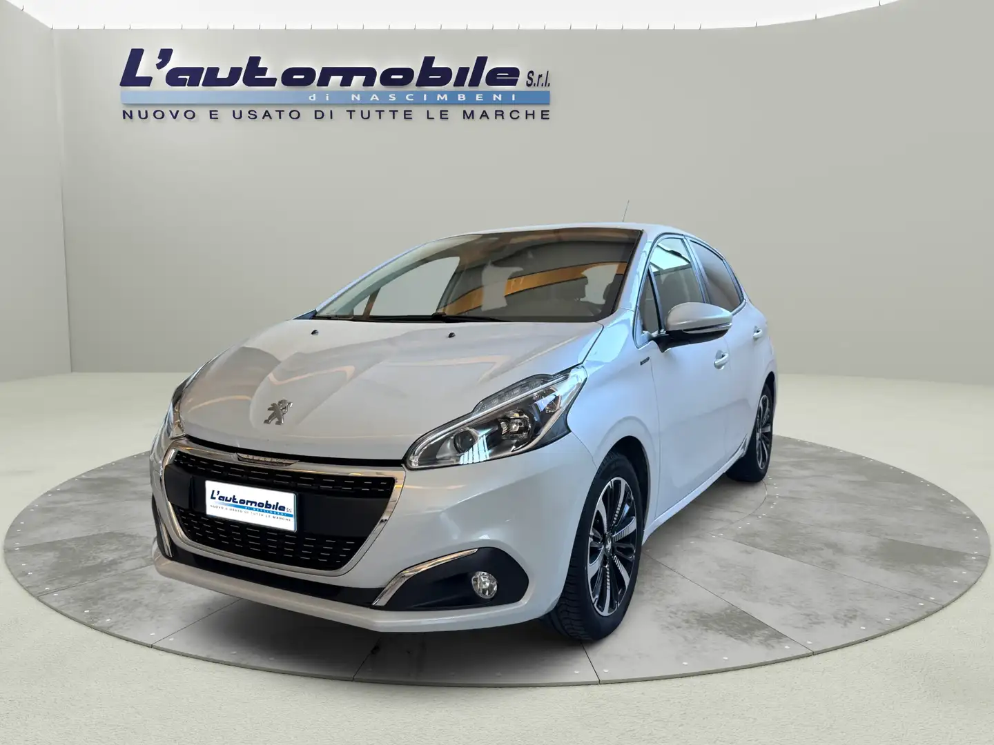 Peugeot 208 208 5p 1.2 puretech Signature s&s 82cv Blanc - 2