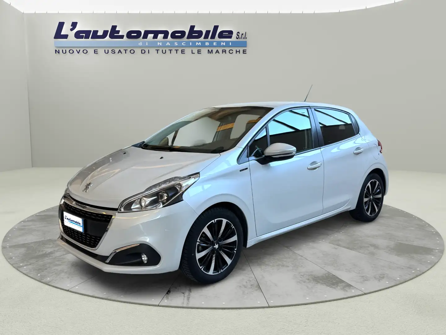 Peugeot 208 208 5p 1.2 puretech Signature s&s 82cv Blanc - 1