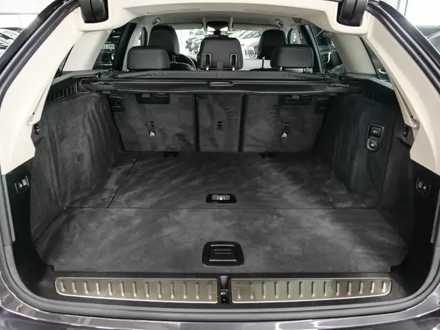 BMW 5 Series view 14