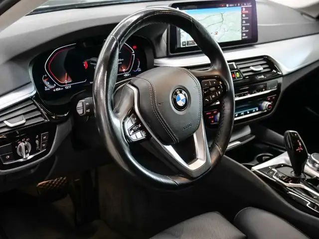 BMW 5 Series view 7